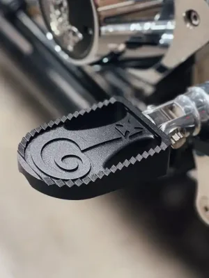 Abverkauf Indian Larry ? Fußrasten schwarz f. Harley-Davidson 36-21 m. Male Mount Aufnahme