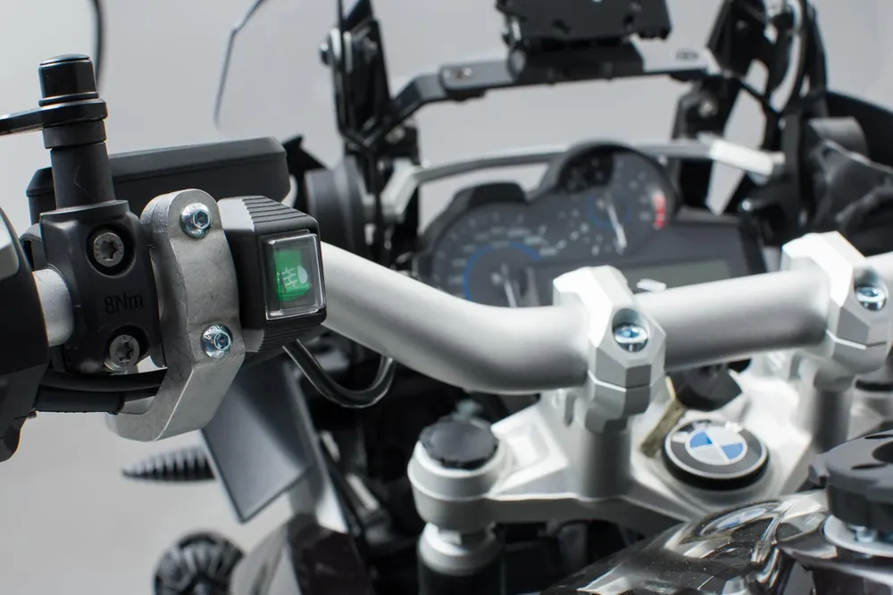 Highlight SW-Motech EVO Nebellicht-Schalter für Cockpit Für Nebelscheinwerfer. Grün leuchtend.