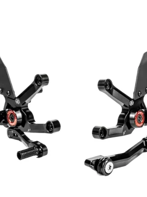 Gilles Fußrastenanlage MUE2 verstellbar ABE passend für Triumph Speed Triple 1200 RR / RS - Modelle (2022-2025) Abverkauf