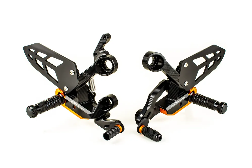 Gilles Fußrastenanlage VCR38GT2 verstellbar BLACK-ORANGE passend für KTM 790 Duke / 890 Duke R & 890 GP - Modelle Echt