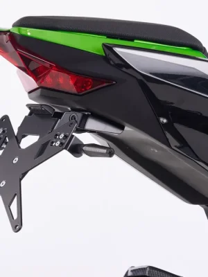Markenware PROTECH X-SHAPE Kennzeichenhalterset inkl. Reflektor und Kennzeichenbeleuchtung mit E-Nummer passend für Kawasaki ZX-10R (2026) - Modelle
